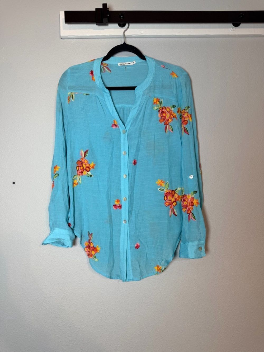 Figueroa & Flower Embroidered Spring Button Up Top PL Petite Large Blue Floral